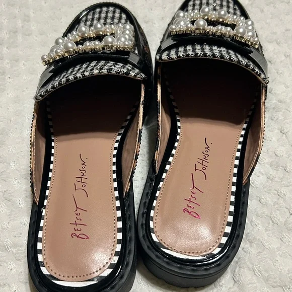 Betsey Johnson Black and White Pearl Buckle Mules - Picture 3 of 5